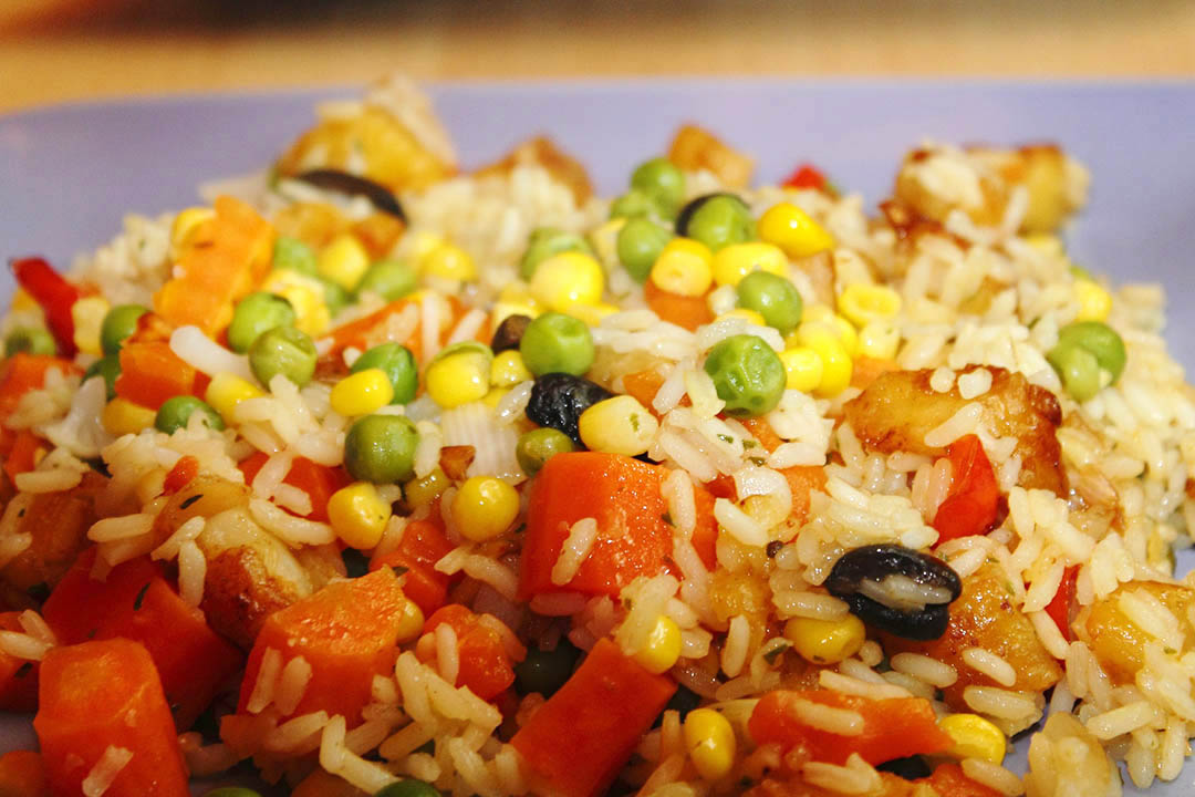 Receta de arroz tropical  mediterráneo con vegetales y legumbres
